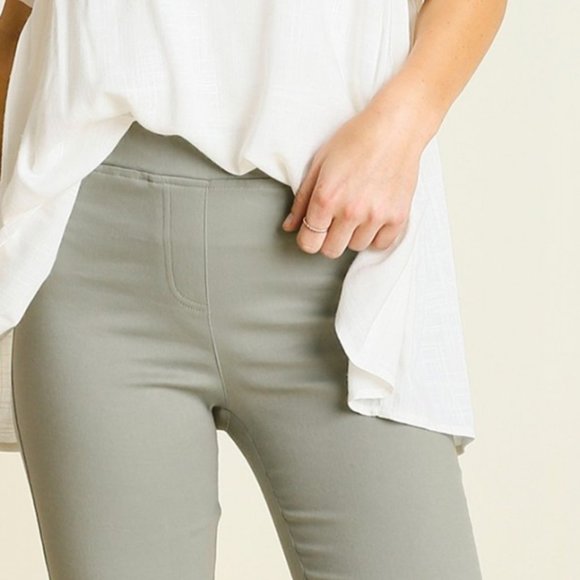 Mint Leggings With Back Pockets - Picture 3 of 6